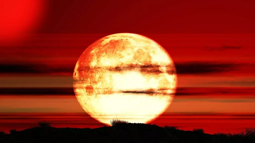 Red sky moon.