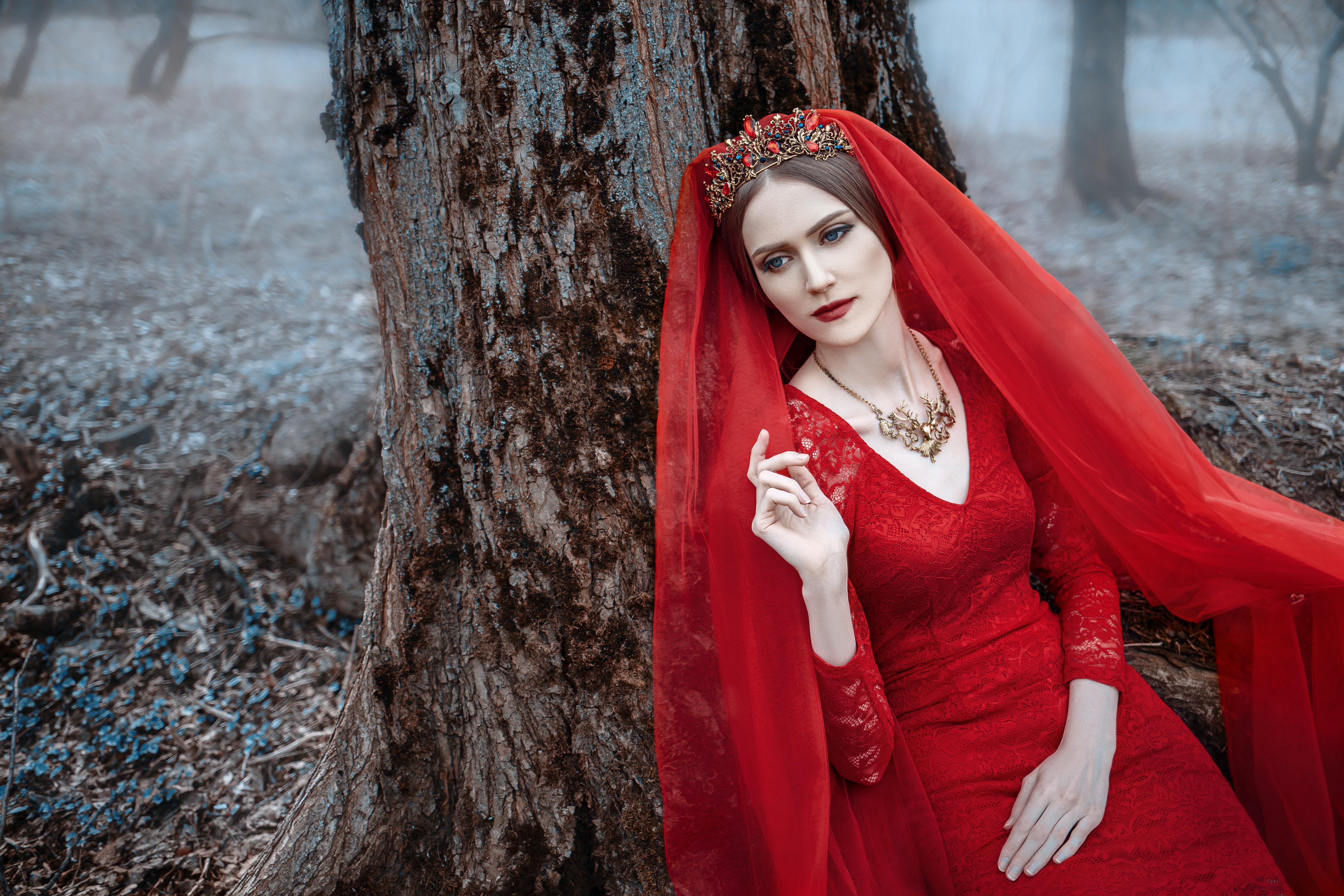 Red Queen in the misty forest. 