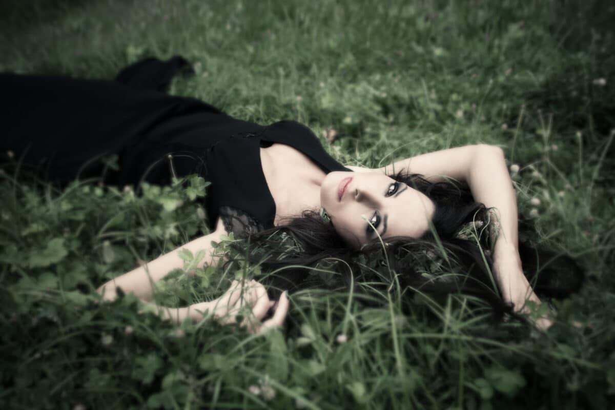 lie in grass