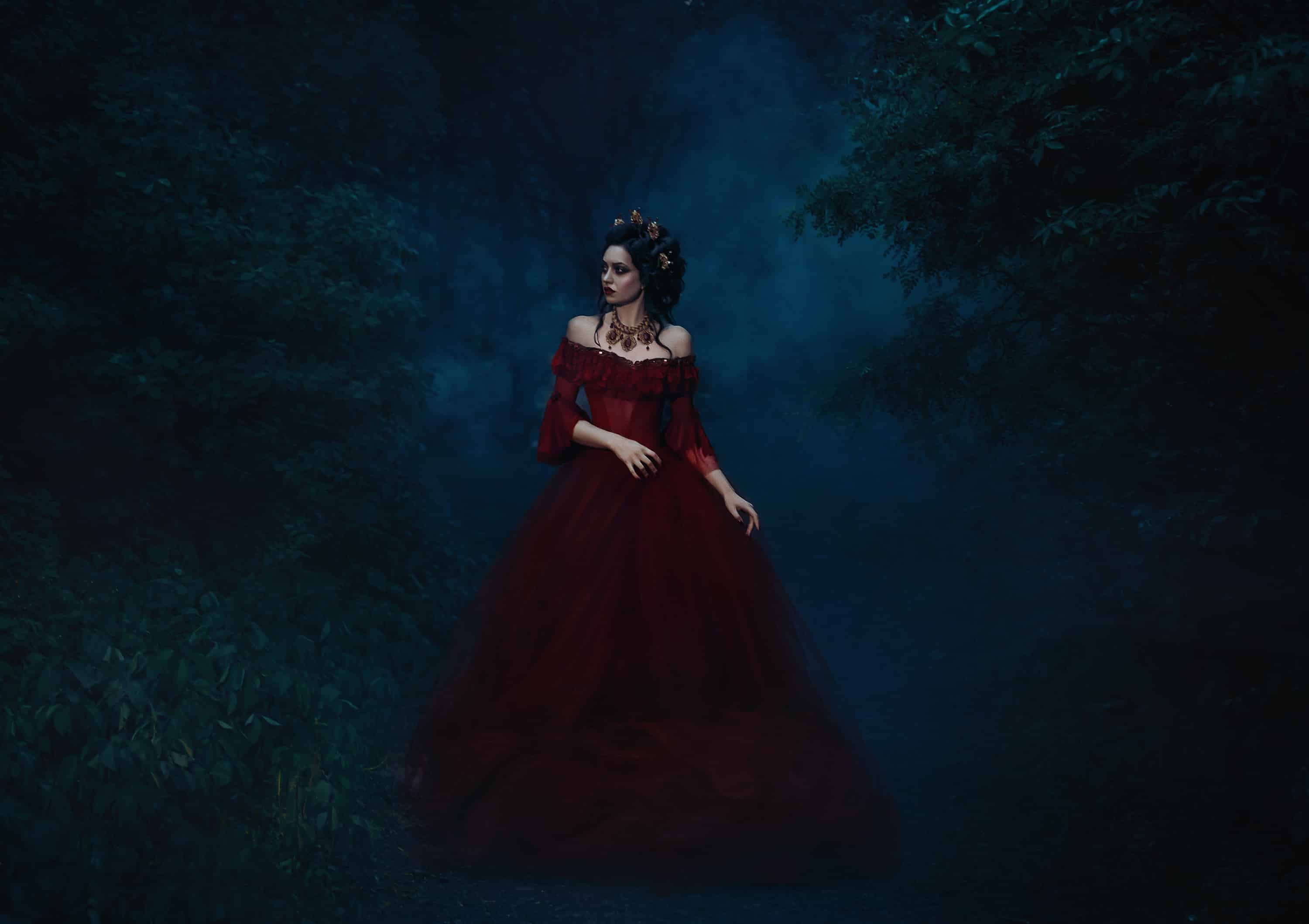 dark evil queen sneaks through the dark forest at night,   Princ
