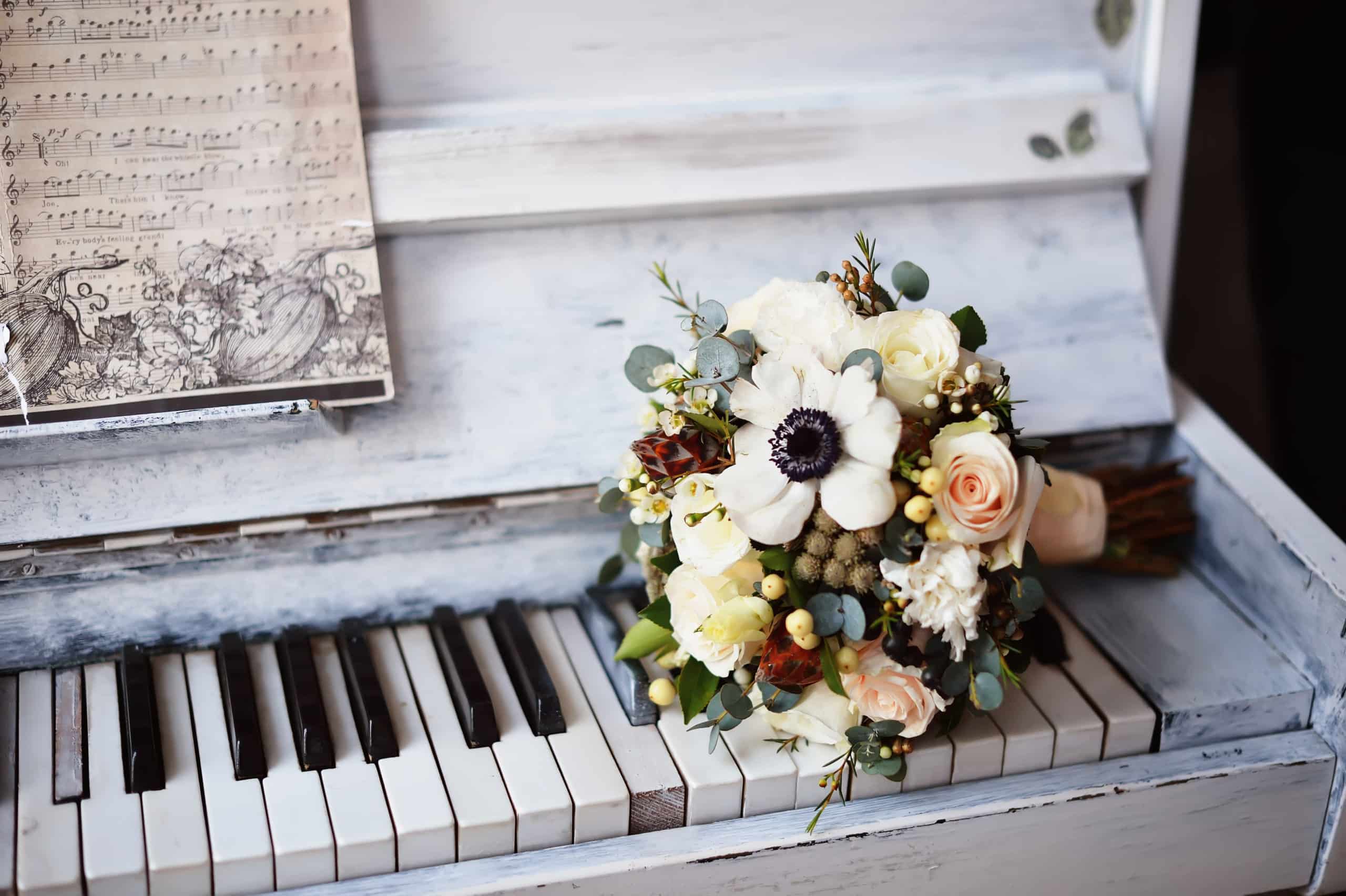 Bridal bouquet on the piano.